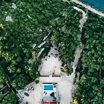 Azure Bay ポヴィヤ